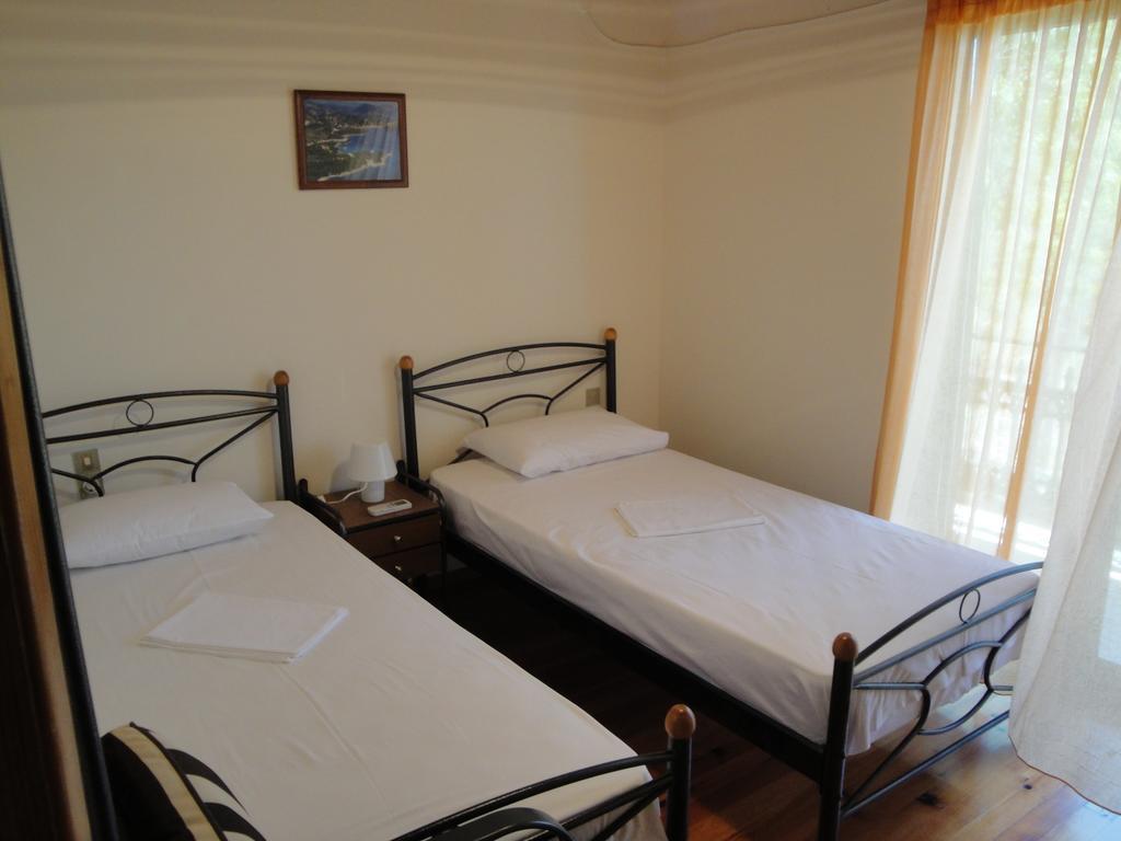 Paschos Rooms Sívota Habitación foto