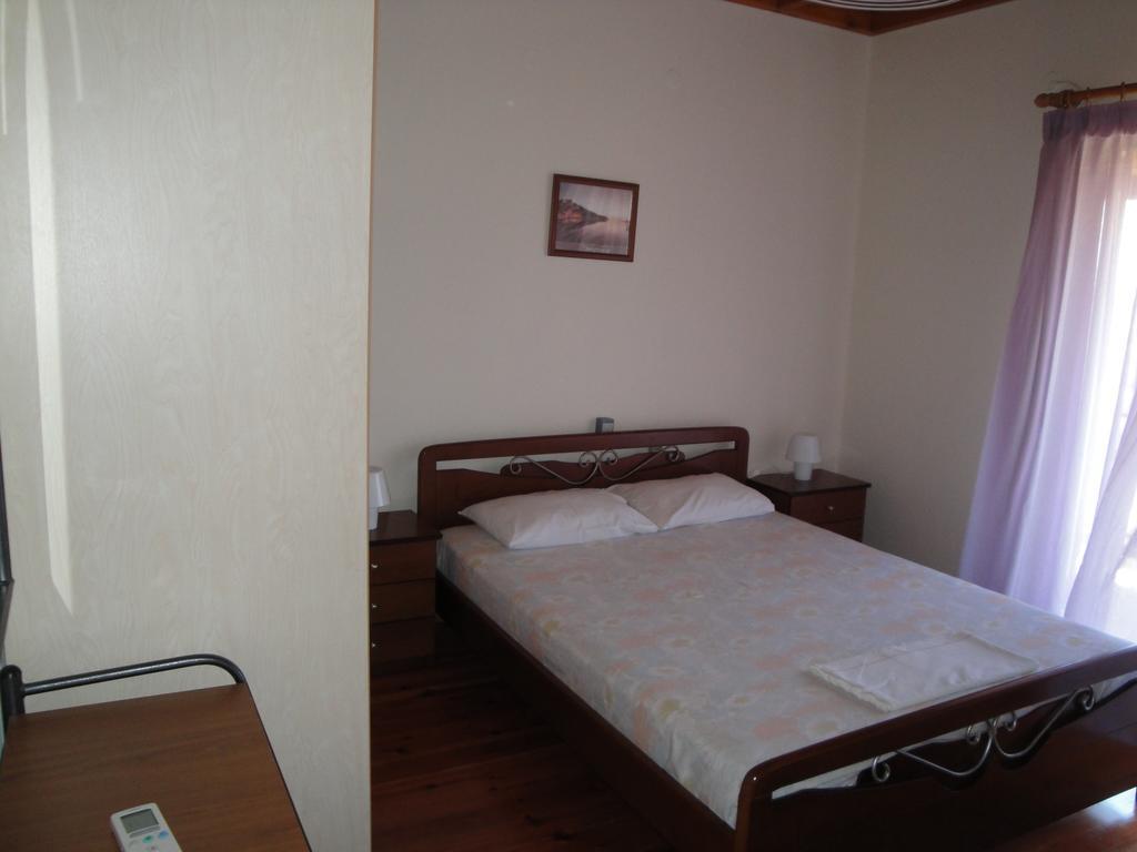 Paschos Rooms Sívota Habitación foto