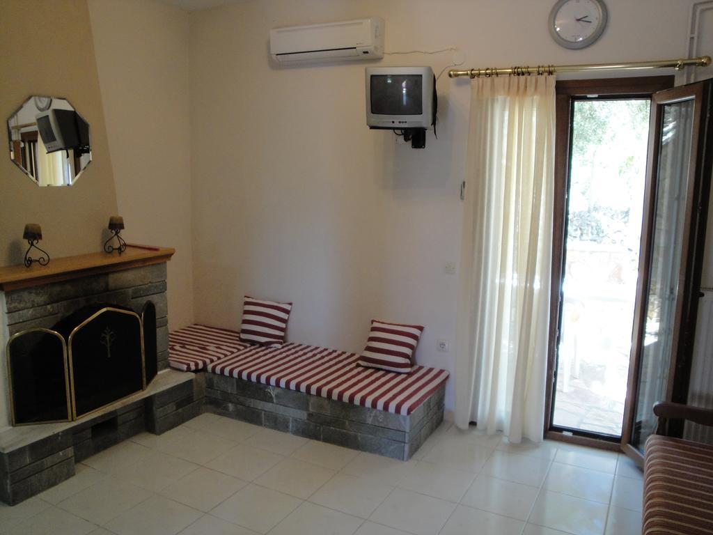 Paschos Rooms Sívota Habitación foto