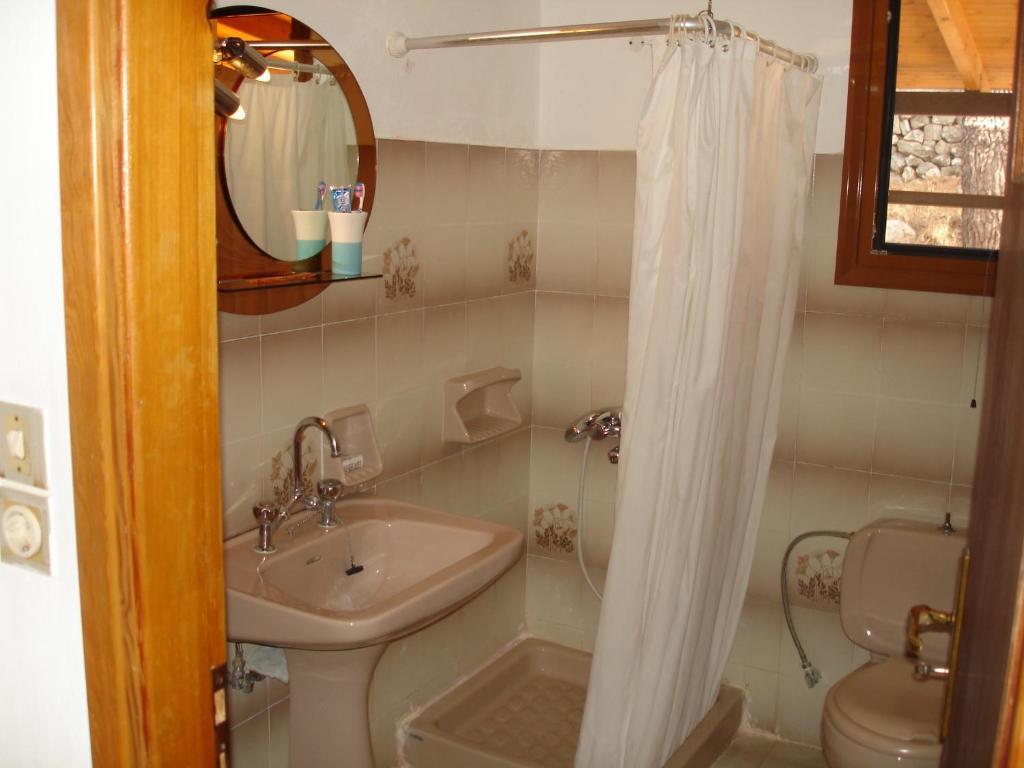 Paschos Rooms Sívota Habitación foto